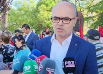 “Përfitojnë nga financat publike”/ Akuzat e Petro Koçit: Subjekte të krimit të organizuar sot janë kthyer në biznese legale