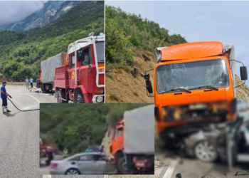 Aksident i rëndë në Vlorë/ Makina përfundon poshtë rrotave të kamionit, një i plagosur