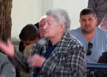 Rikthim në “identitet”/ Berisha me banorët e Pukës e Fushë-Arrëzit, e moshuara: Ma jep lejen e zhduk Ramën…Kreu i PD: Plumb kemi…!