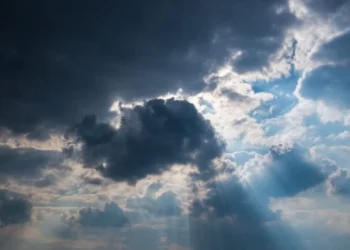 Vranësira dhe ulje temperaturash deri në 14 gradë, parashikimi i motit për sot