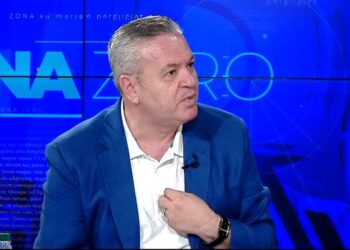 Spiunët e Sigurimit/ Murrizi: Fytyrat më të degjeneruara, që kanë spiunuar dhe familjen, japin moral. Shumë politikanë sot janë me çengela në hundë!