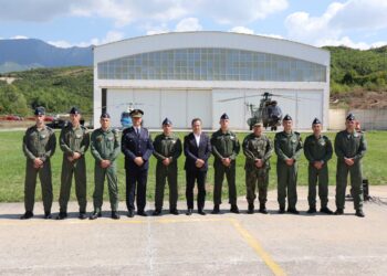 FOTO/ 11 pilotë të rinj i shtohen Forcës Ajrore, mes tyre edhe Armela Murati, pilotja e parë shqiptare