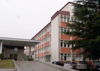 Alarm për bombë në spital, vihet re një send i dyshimtë në xhepin e pacientit në Pejë