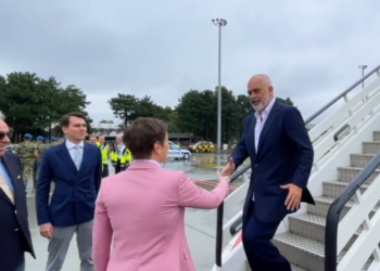 VIDEO/ Rama mbërrin në Beograd për ‘Open Balkan’, pritet nga kryeministrja serbe Brnabić