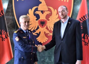 “Migracioni dhe trafiku i paligjshëm, prioriteti ynë”/ Rrumbullaku takon ambasadorin britanik: Ndryshime në masat ndëshkimore për policët