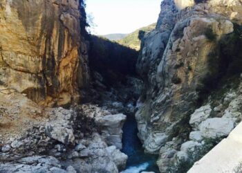 Gjendet një i mbytur në lumin e Tiranës, pranë “Shkallës së Tujanit”. Policia po bën identifikimin