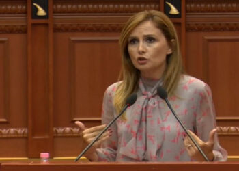 “Qeveri spekullantësh në kohë krize”/ Tabaku kritikon planin për situatën ekonomike: Asnjë masë për familjet dhe bizneset