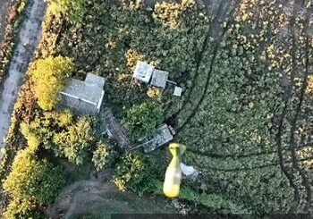 VIDEO/ Tanku rus përpiqet të fshihet, ushtarët ukrainas të pamëshirshëm, e bombardojnë menjëherë