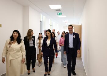 Veliaj përuron “Sami Frashërin”, ish-gjimnazin e tij të rindërtuar: Brezi juaj duhet të bëjë më shumë se i yni, mos vini stërkëmbësha për hatër të politikës
