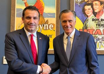 FOTO/ Veliaj takim me senatorin Mitt Romney, në fokus të bisedës siguria kibernetike