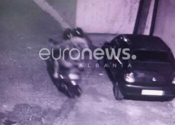 Vrasja e 19-vjeçarit në Shkodër, ja pamja e autorëve që largohen me motoçikletë