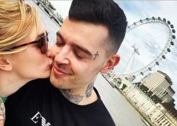 FOTOT/ Braktisi gruan e fëmijët për ukrainasen që u arratis nga lufta: Britaniku ndahet edhe me 22-vjeçaren: Ajo mori thikën dhe goditi…!