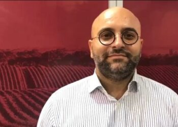 “Shpërblim i mundit!”/ Vuçiç i bleu një arkë me verë, biznesmeni shqiptar: Sot produktet shqiptare kanë një treg më të madh