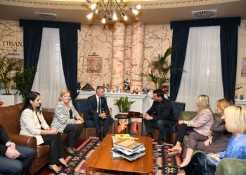 Veliaj pret kreun e Komunës së Çairit dhe 5 të rinjtë shqiptarë që fituan bursë në NASA: Duke bashkuar të rinjtë, investojmë për të ardhmen!