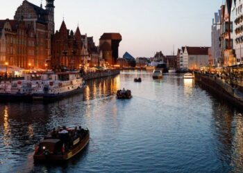Tragjedi në Poloni, gruaja shtatzënë e dy turistë vdesin nga përmbysja e varkës