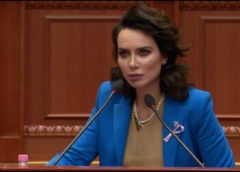 Grida Duma u del në krah pedagogëve: Kanë pagat më të ulëtat në rajon, kërkojnë rritje që mos të emigrojnë