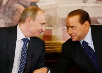 “Putinin e takova si një person të paqes”/ Berlusconi: Më dhuroi 20 shishe vodka për ditëlindje