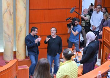Xhim Belushi rikthehet në Tiranë, Veliaj: Më tregoi se pa një qytet të ndryshuar në mënyrë të paimagjinueshme!