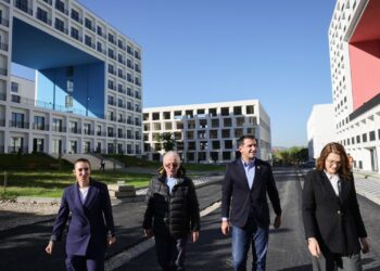 Situata e veshtirë për shkak të luftës, Veliaj: Përgjysmojmë tarifën e konviktit për studentët dhe japim abonetë falas