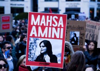 Vdekja e 22-vjeçares nga policia në Iran, del raporti mjeko-ligjor: Ndërroi jetë si pasojë…