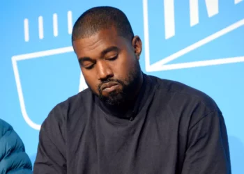 Instagram i pezullon llogarinë Kanye West, reperi kalon në Twitter