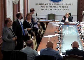 Dosjet/ Përplasje në Komisionin e Ligjeve, deputetët e PD largohen nga mbledhja