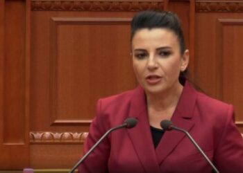 “Burrë plak që flet për…”/ Balluku i përgjigjet Berishës: Ne flasim për energji, jo për ato që fantazon ti