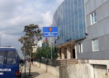Vodhën bagëtitë në fermën e Universitetit Bujqësor, arrestohen 5 të rinj në Kamëz