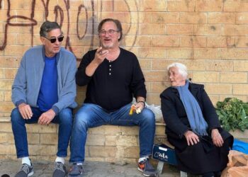 Aktori i njohur Jim Belushi vjen në Shqipëri, poston foto nga rrugët e Tiranës