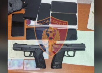 Me 2 pistoleta e 7 telefona, arrestohen dy persona në Selitë