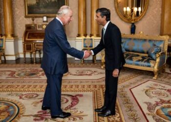 Rishi Sunak, zyrtarisht Kryeministër i Britanisë së Madhe