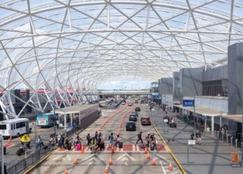 Hakerat rusë sulmojnë faqet e aeroporteve në SHBA! Goditet sistemi i trafikut ajror dhe…