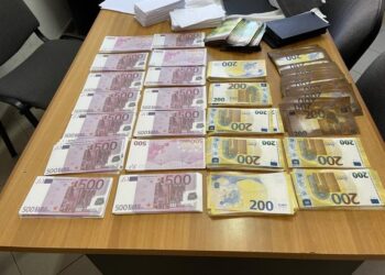 Me 1.2 mln euro false nga Franca në Rinas, 2 kamerunasit me gruan nga Zvicra rrezikojnë 6 vite burg
