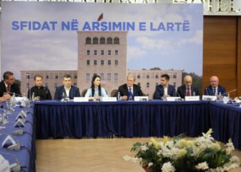 Primaret dhe pedagogët