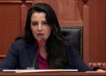 “S’kemi kohë të merremi me ju!”/ Balluku reagon ndaj Tabakut: PS s’është në batak siç është partia juaj