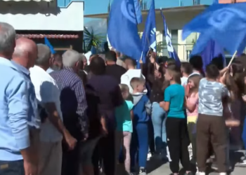 Nostalgjia/ Berisha me kauzë të “re” dhe ‘ofertë’ të vjetër, në Lazarat me këngën ‘Shqipëria po ndryshon’ të fushatës së 2009