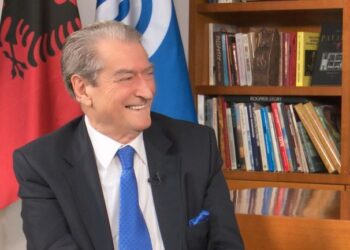 Berisha sulmon ambasadoren e SHBA dhe atë britanik: Kim ka një vit e gjysmë që thotë, ‘kemi fakte! As Blinken. Smith, në mënyrën më korruptive…!
