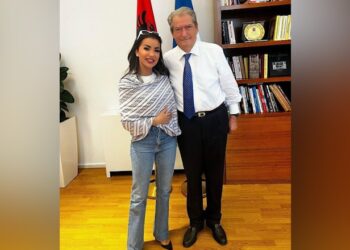FOTO/ Berisha bënte ‘fushatë’ dikur me Çiljetën, sot me Roza Latin, merr vlerësimin dhe mbështetjen e moderatores