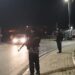 Çfarë po ndodh në Korçë e Vlorë? Policia blindon hyrje-daljet mbrëmjen e së dielës (VIDEO)