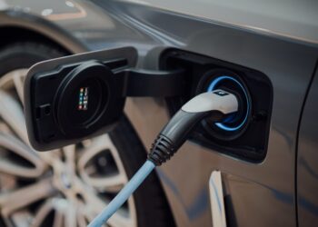 Studimi i ERE: Makinat elektrike kanë kosto 9 deri në 11 herë më e ulët se ato me djegie