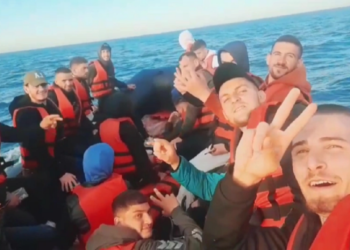 Arrestohet trafikanti shqiptar në Londër, nisi drejt Anglisë qindra emigrantë