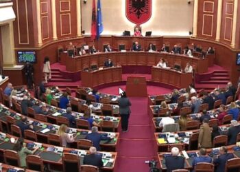 Lista/ Emrat e deputetëve që votuan pro hapjes së dosjeve të ish-Sigurimit. Ja kush abstenoi