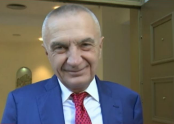 Kandidat i vetëm, kujt po i lyp votën?! Meta drejt kutisë, voton veten kryetar të PL: Na jepni fuqi, t’ju japim llogari
