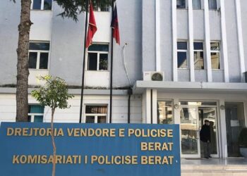 Ishte shpallur në kërkim pasi vodhi kabllot elektrike, arrestohet i riu në Berat