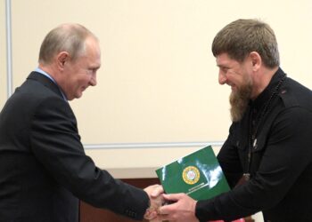 Putin gradon kreun çeçen Kadyrovin gjeneral, do jetë ministër i Mbrojtjes?! Kievi: Çlirimi i Luganskut ka filluar