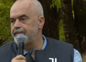 Porosia/ Rama, takim me të rinjtë në Burrel: Punoni online, paga më e mirë se e imja