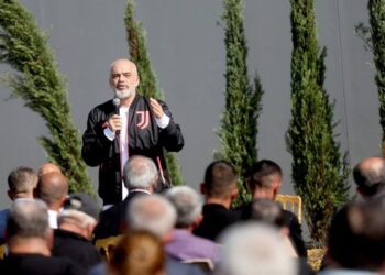 “Eshtë dhe publike”/ Rama: Kush lë tokën djerrë, do ketë sanksione. Po diskutojmë mbi formën!