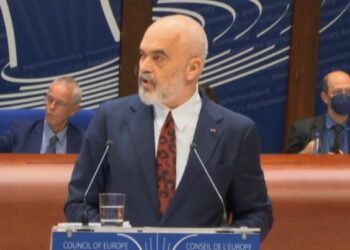 Rama rikthen historinë e ‘Shtëpisë së Verdhë’, kritika KiE dhe “shigjeta” Berishës: Delegacioni shqiptar s’e pengoi raportin për akuzat ndaj Kosovës