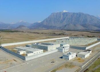 “U arrestua padrejtësisht!”/ Bien akuzat për ish-drejtorin e burgut të Reçit, Prokuroria pushon hetimet ndaj Ervis Zikës