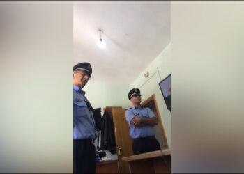 Berisha del sërish blof: Poston videon e manipuluar për policët bashkiakë. Kush është ish-shoferi i Drejtorit të Policisë në kohën e PD
